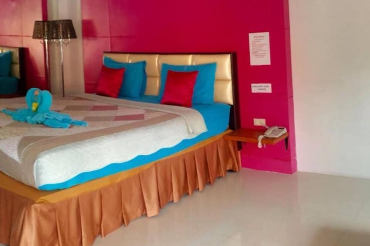 Room 9 of 33