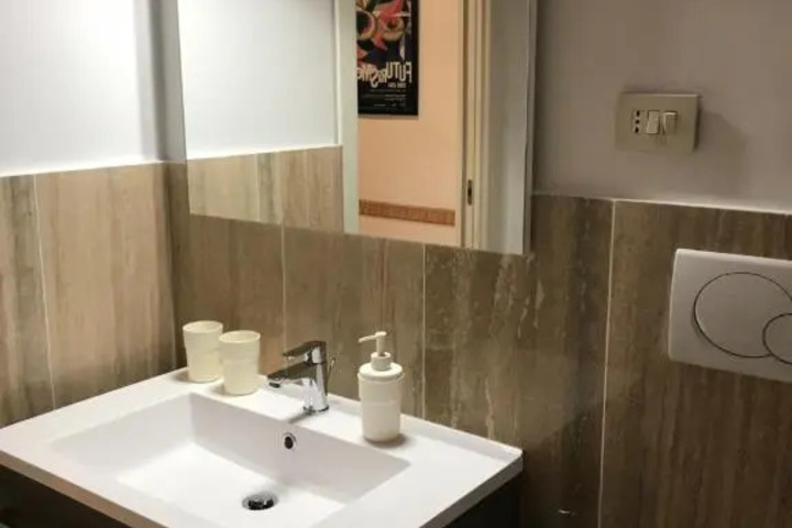 Room 2 of 2