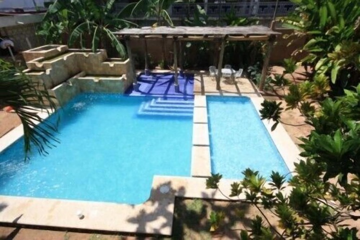 Hotel Pool