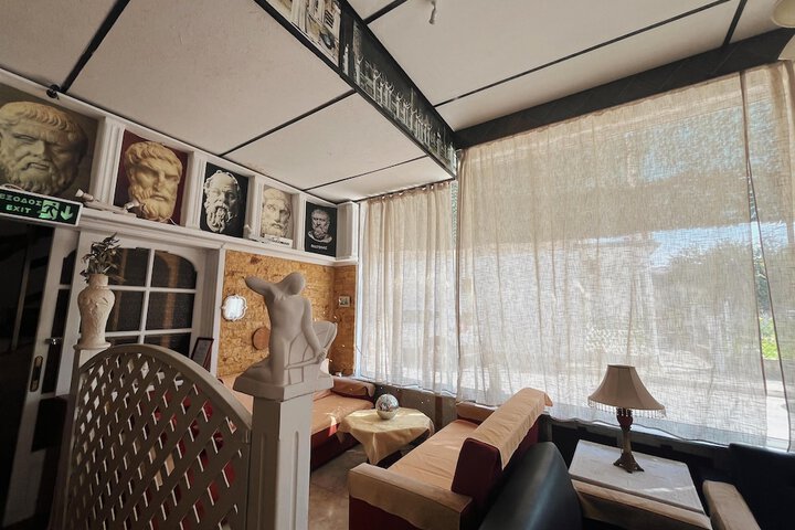 Room 16 of 37