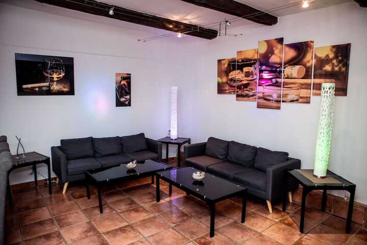 Lobby lounge