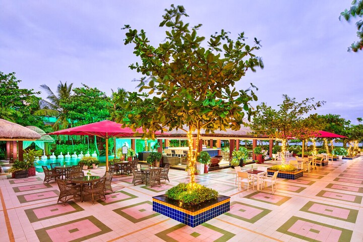 Pools & Facilities