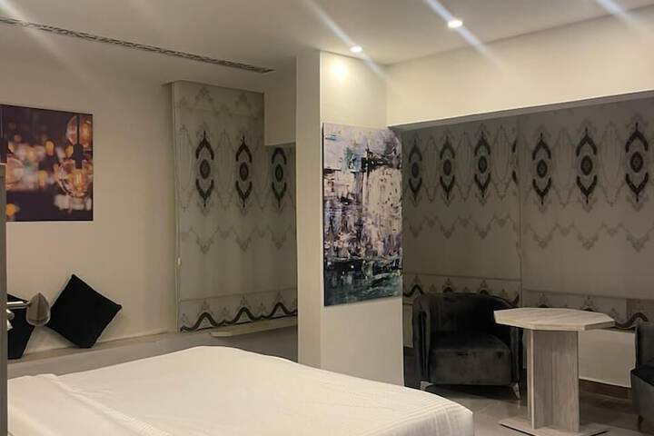 Room 9 of 38