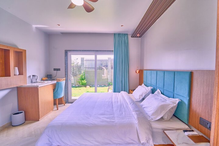 Room 32 of 100