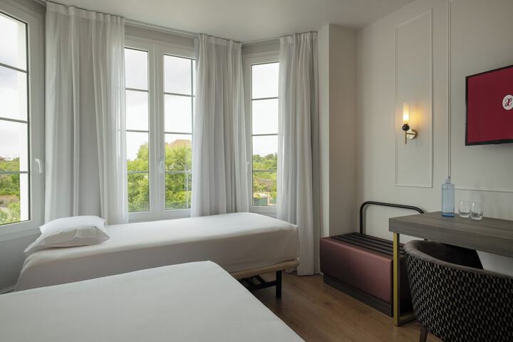 Room 16 of 36