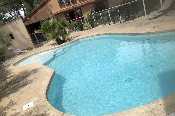 Hotel Pool