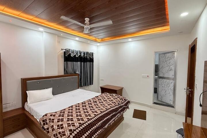 Room 5 of 14