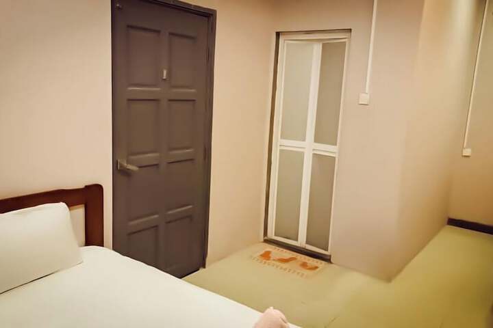 Room 29 of 50