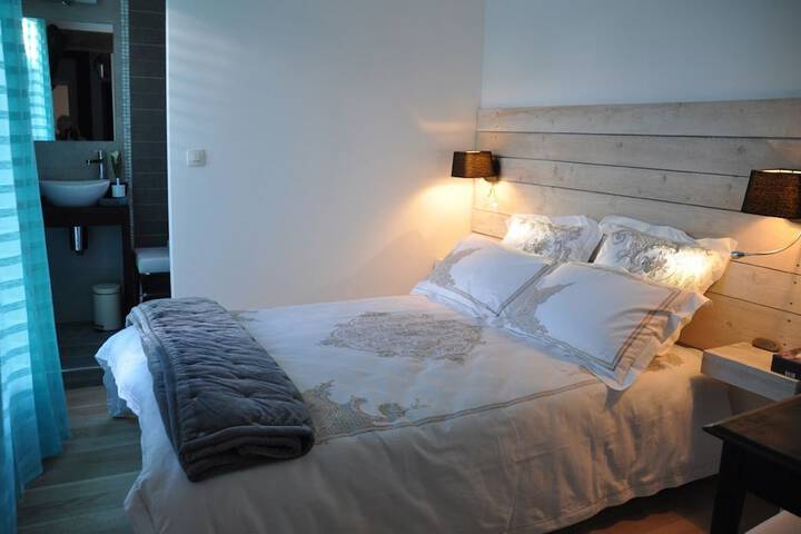 Room 9 of 23