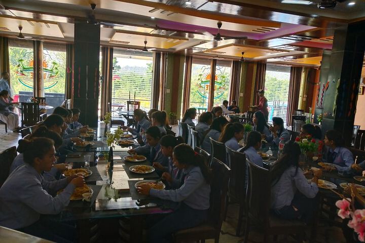 Dining 7 of 10