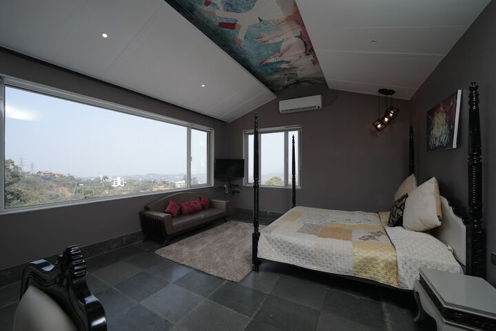 Room 2 of 30
