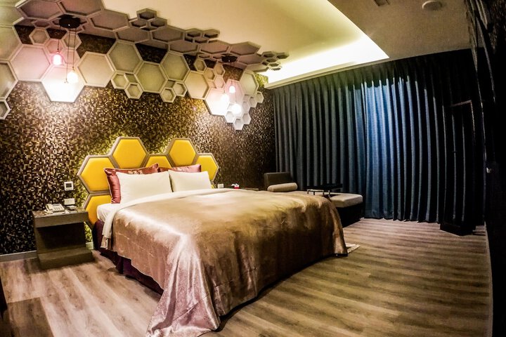 Room 13 of 37