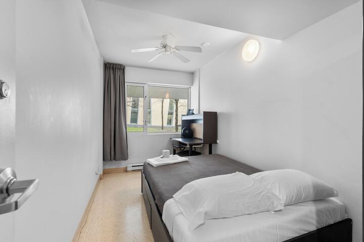 Room 13 of 42