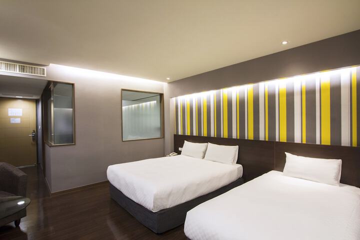 Room 4 of 18