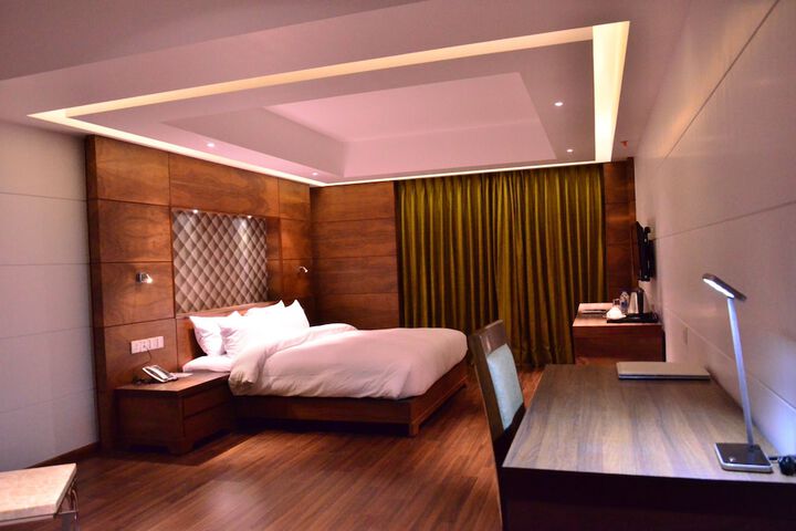 Room 9 of 19