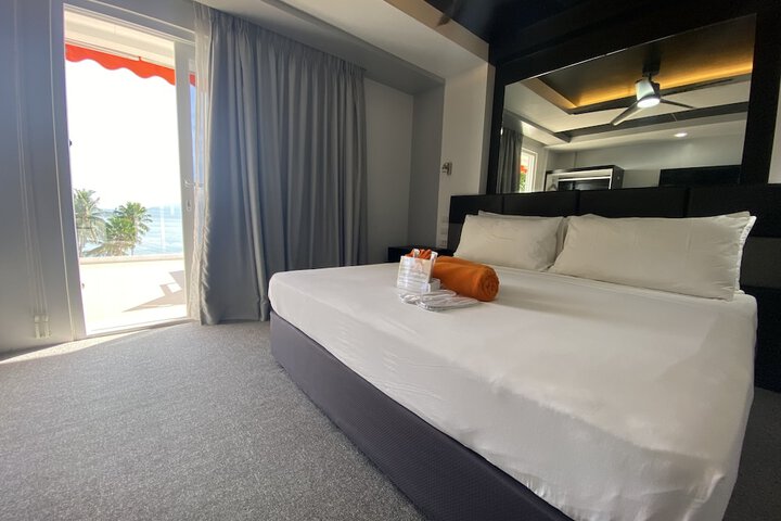 Room 28 of 403