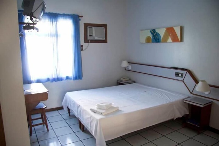 Room 16 of 38