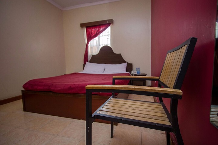 Room 4 of 34