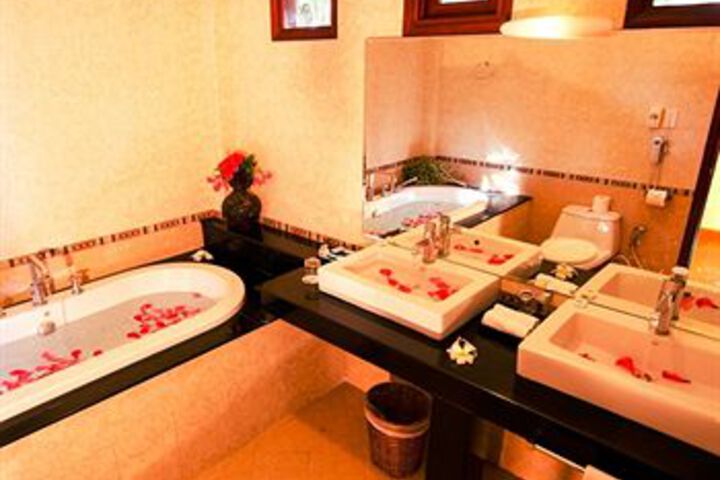 Room 2 of 40