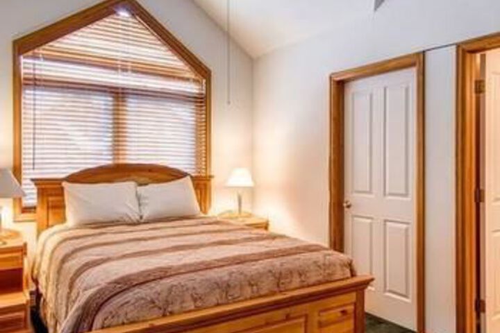 Room 10 of 28