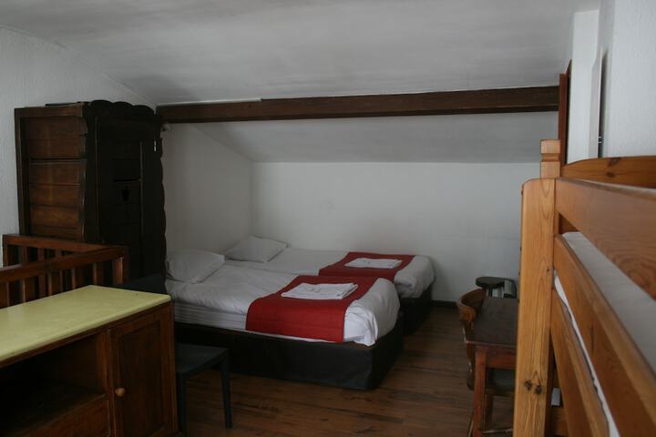 Room 8 of 27