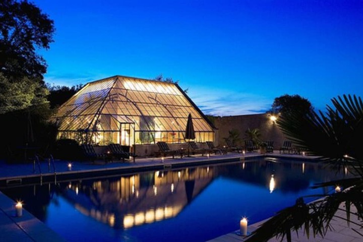 Pools & Facilities