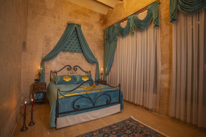 Room 3 of 32