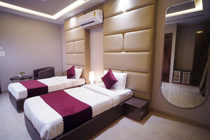 Room 12 of 30