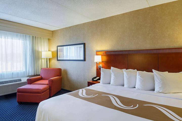 1 King Bed (4 of 8)