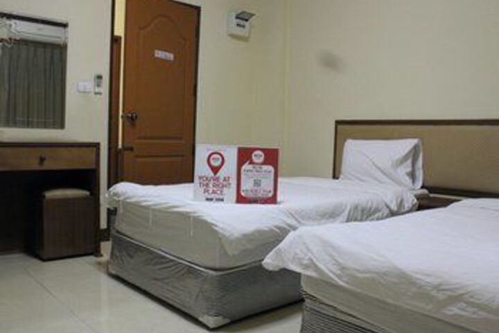 Room 27 of 33