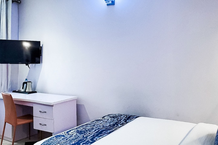 Room 12 of 27
