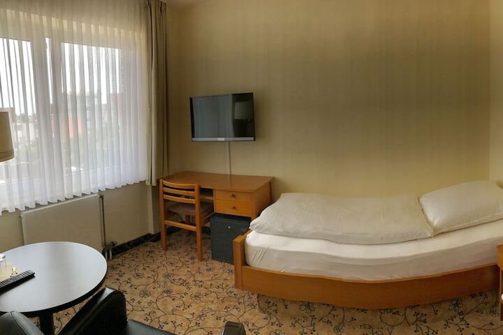 Room 13 of 31