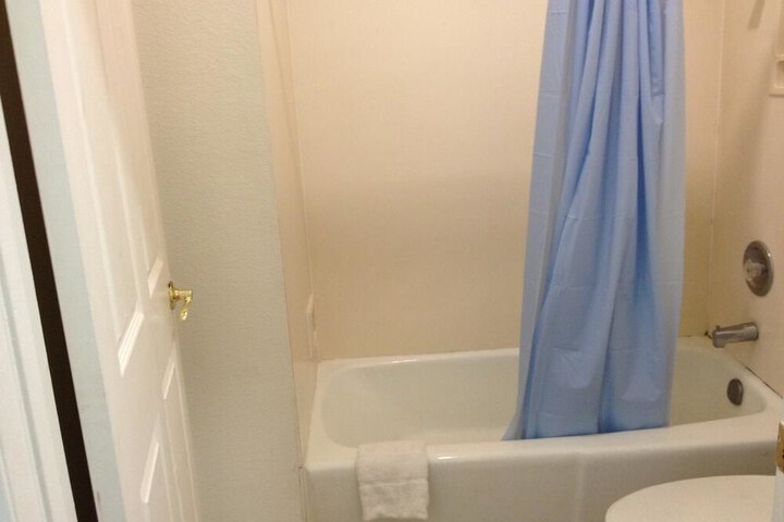 Room 11 of 29