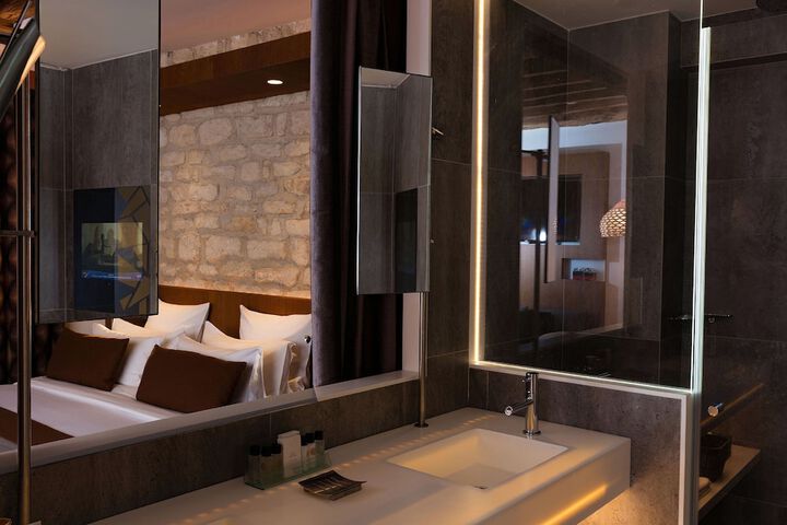 Room 6 of 44