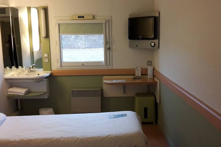 Room 4 of 34