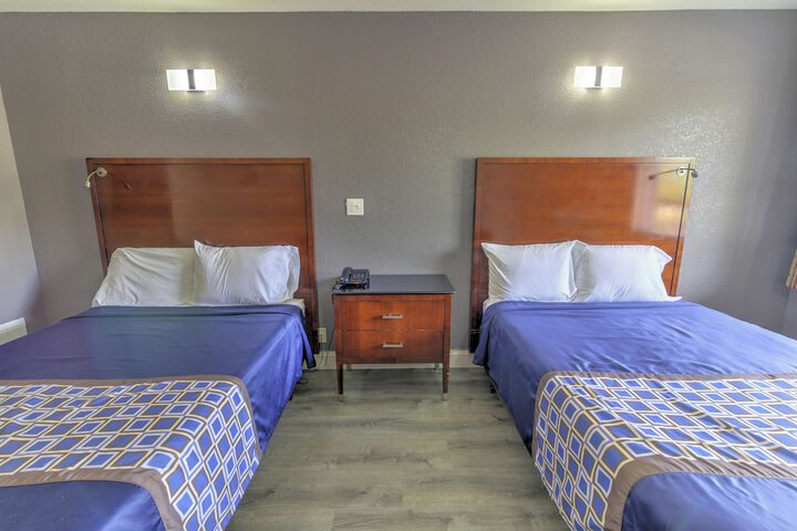 Renovated Standard 2 Double Beds (12 of 12)