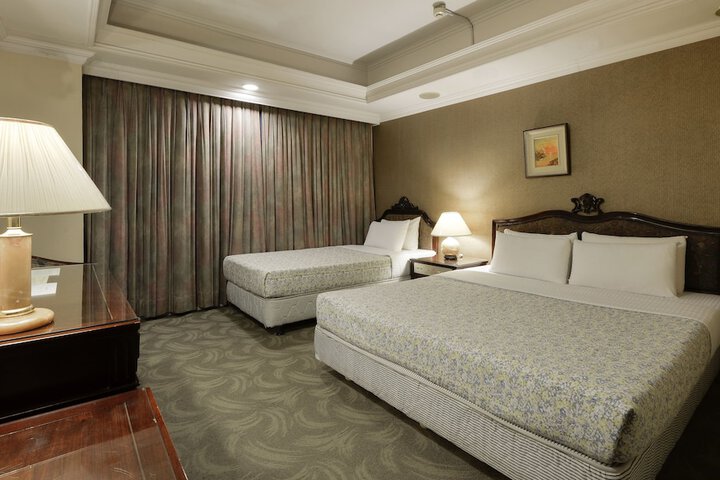Room 12 of 38