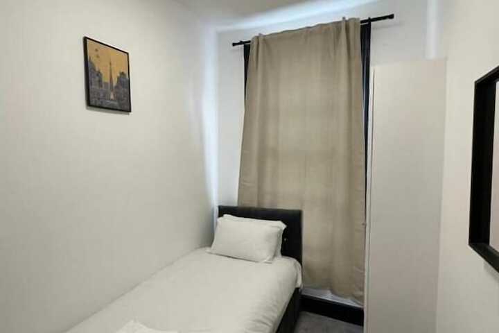 Room 7 of 27