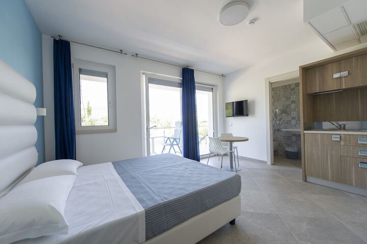 Room 10 of 82