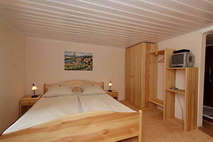 Room 6 of 30