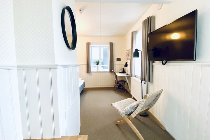 Room 9 of 127