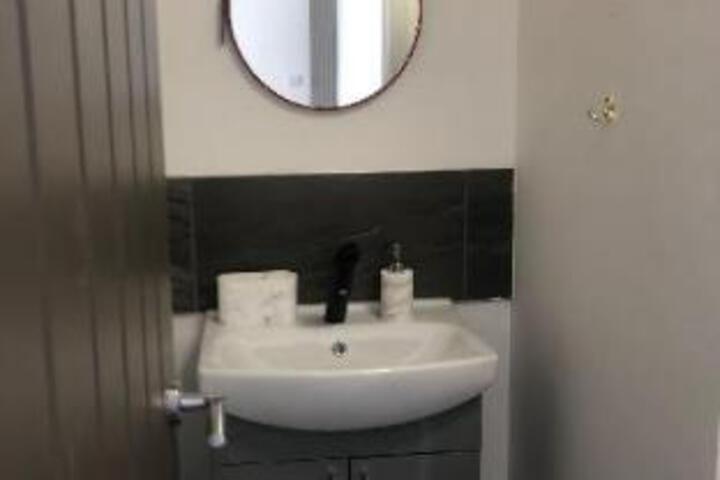 Room 2 of 43