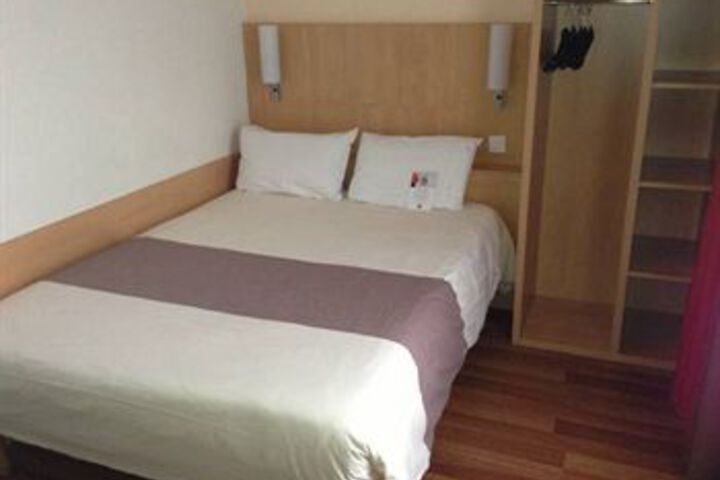 Room 9 of 19