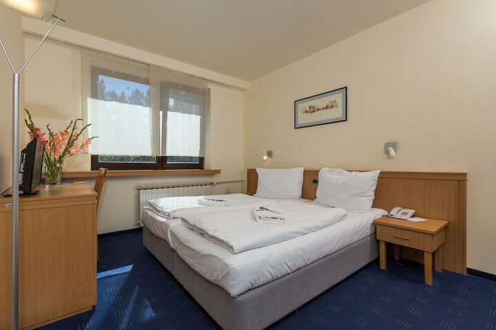 Room 8 of 62