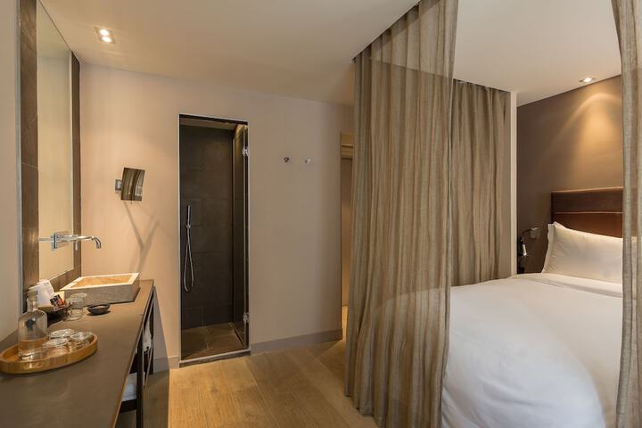 Room 64 of 139