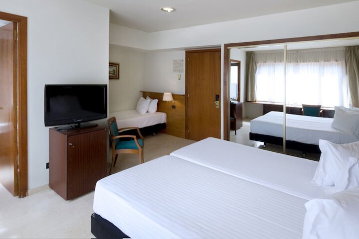 Room 12 of 77