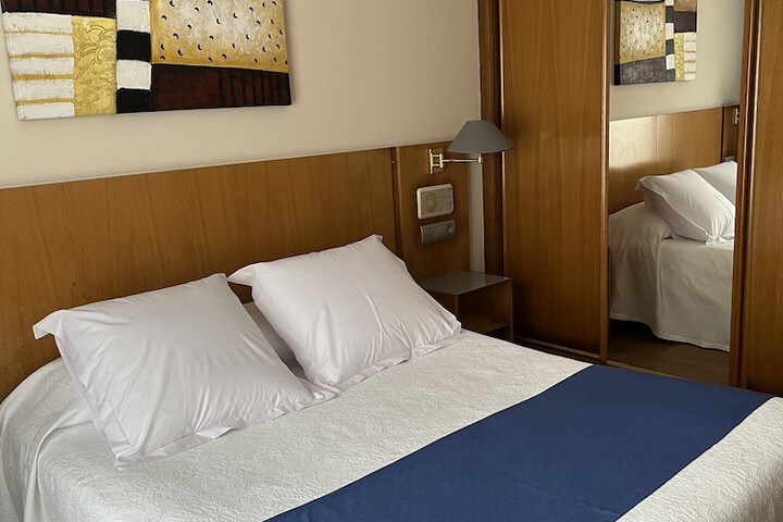 Room 2 of 8
