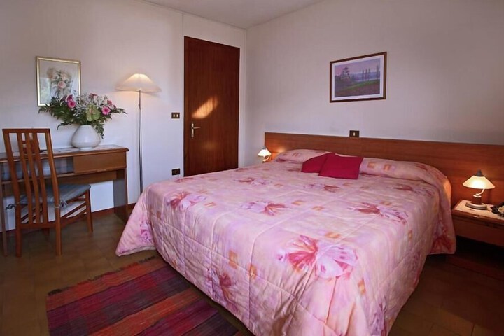 Room 8 of 39
