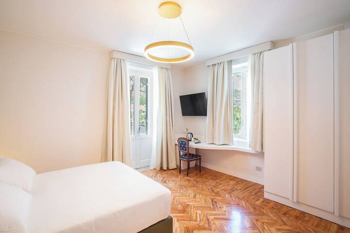 Room 9 of 129