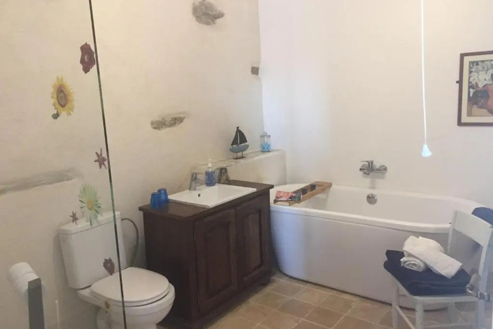 Room 8 of 10